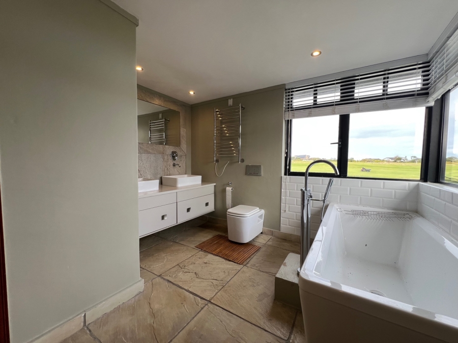 5 Bedroom Property for Sale in Oubaai Western Cape